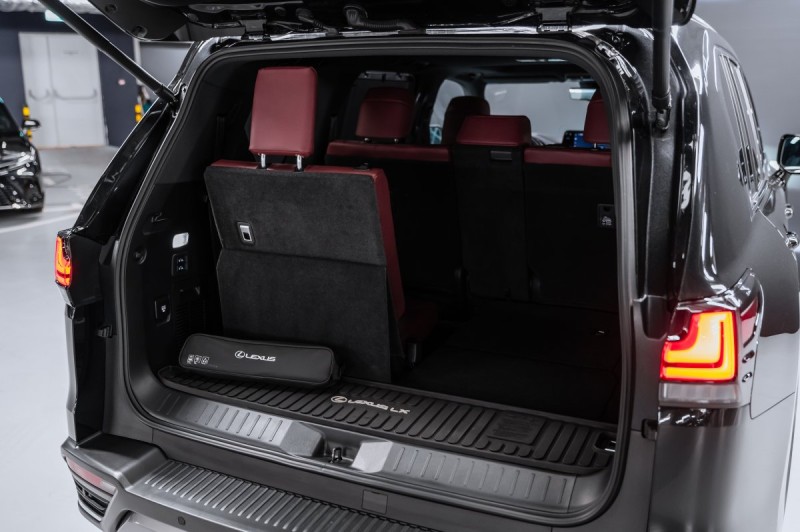 Lexus LX J300 — 2024