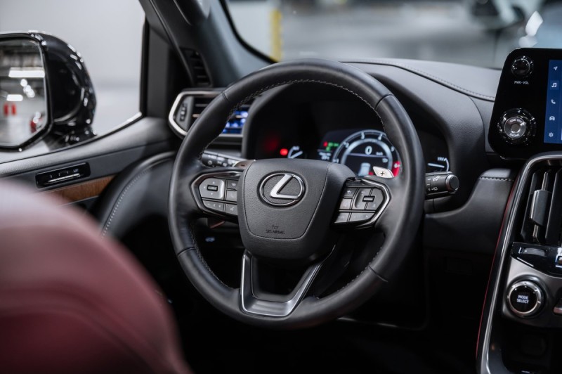 Lexus LX J300 — 2024
