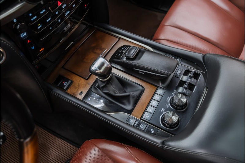 Lexus LX J200 рестайлинг 2 — 2020