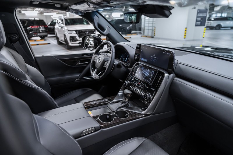 Lexus LX J300 — 2026
