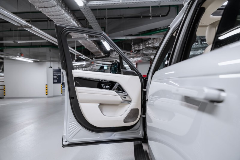 Land Rover Range Rover V — 2026