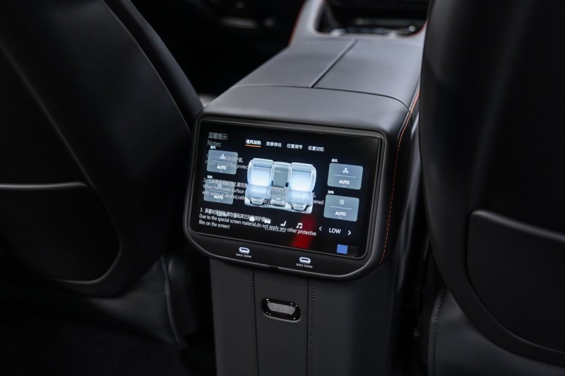 Zeekr 8X I — 2026
