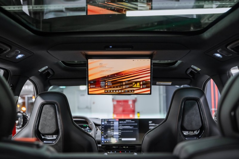 Zeekr 8X I — 2026