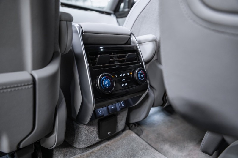 Land Rover Range Rover SV - 2026