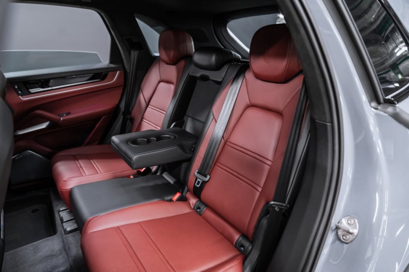 Porsche Cayenne Базовая - 2026