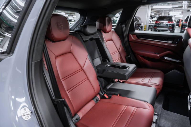 Porsche Cayenne Базовая - 2026