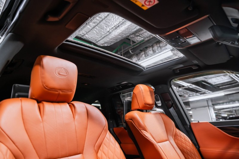 2023 Lexus LX VIP Black