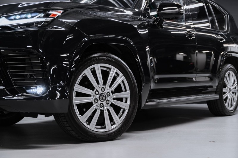 2023 Lexus LX VIP Black