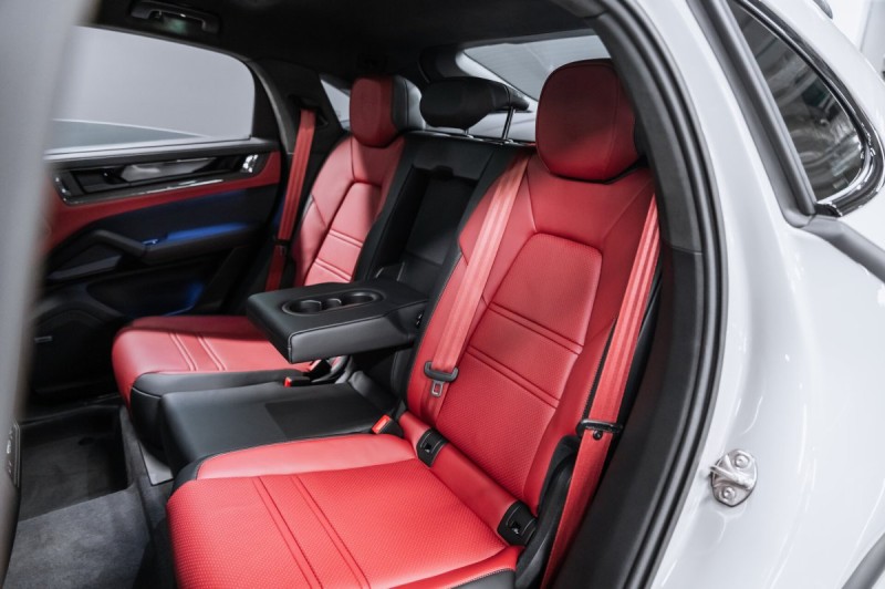 2025 Porsche Cayenne GTS Coupé