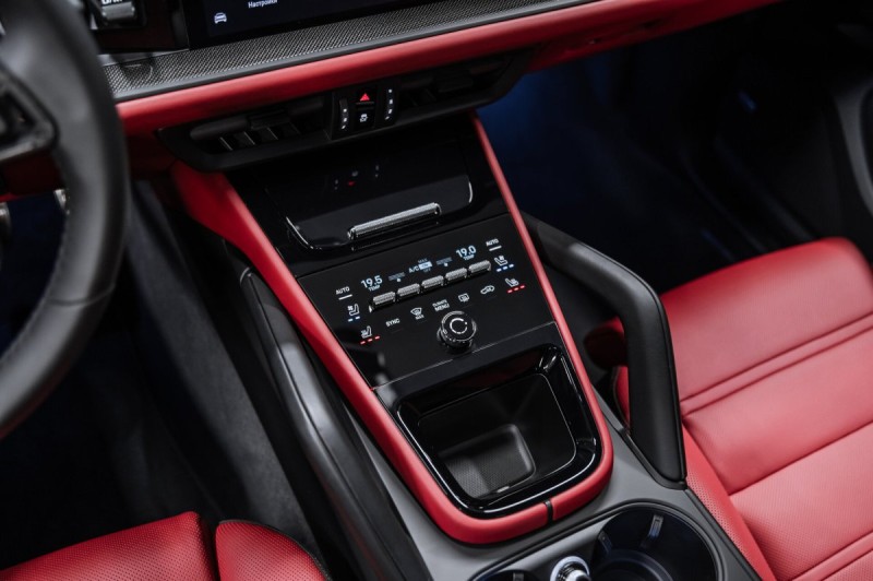 2025 Porsche Cayenne GTS Coupé