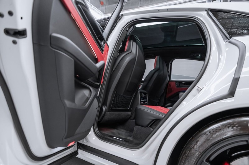 2025 Porsche Cayenne GTS Coupé