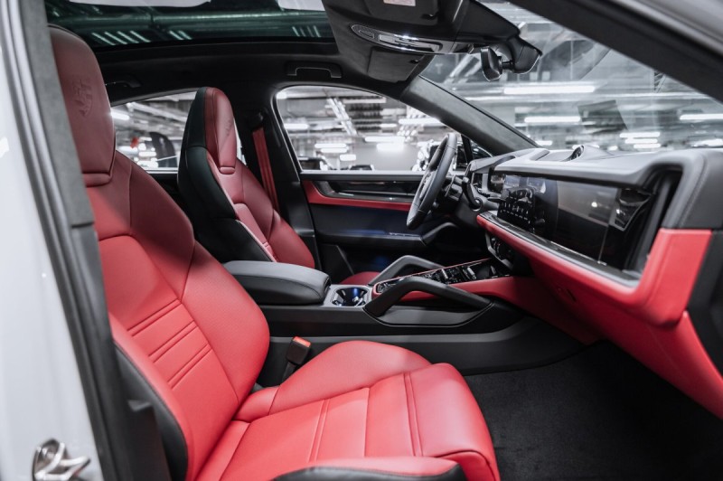 2025 Porsche Cayenne GTS Coupé