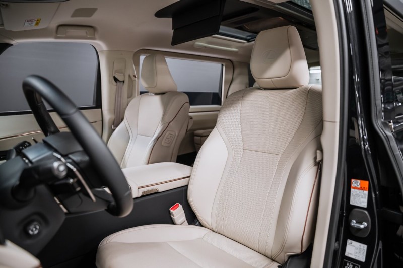 Lexus LM Business+ - 2026