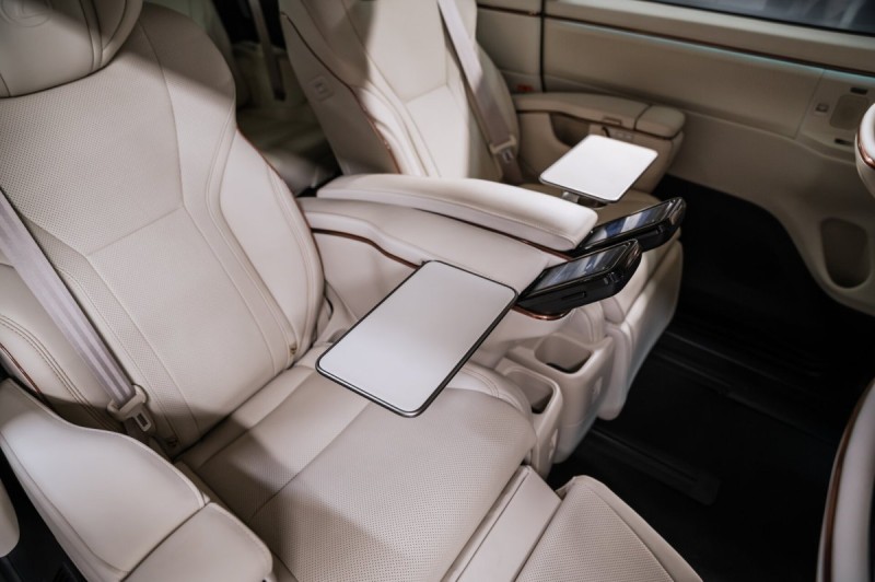 Lexus LM Business+ - 2026