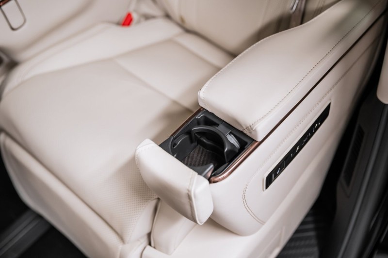 Lexus LM Business+ - 2026