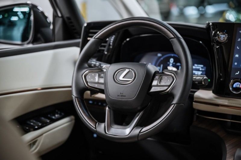 Lexus LM Business+ - 2026