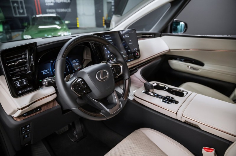 Lexus LM Business+ - 2026
