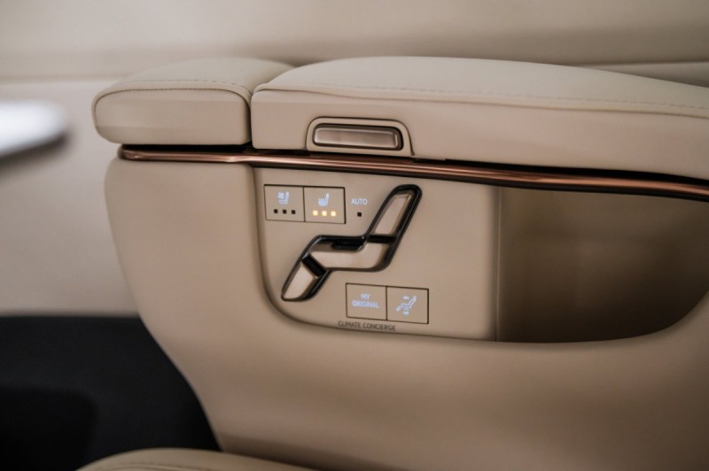 Lexus LM Business+ - 2026