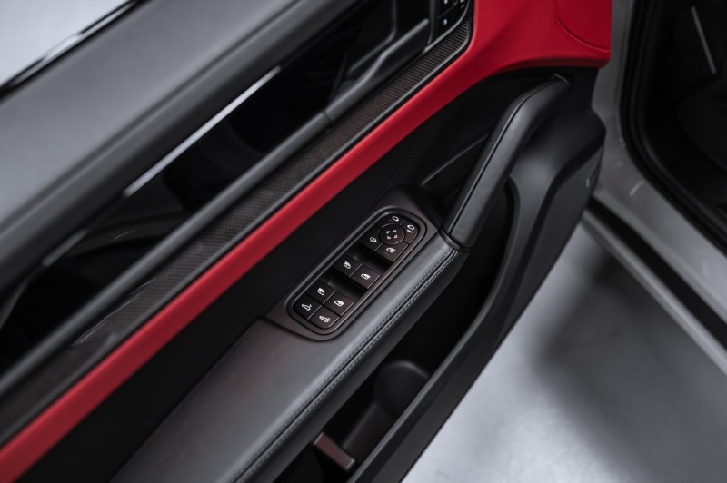 Porsche Cayenne Coupe GTS III рестайлинг — 2025