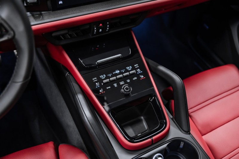 Porsche Cayenne Coupe GTS III рестайлинг — 2025