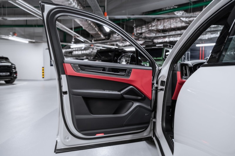 Porsche Cayenne Coupe GTS III рестайлинг — 2025