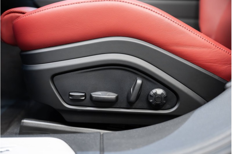 Porsche Panamera 4 972 — 2025