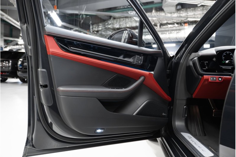 Porsche Panamera 4 972 — 2025