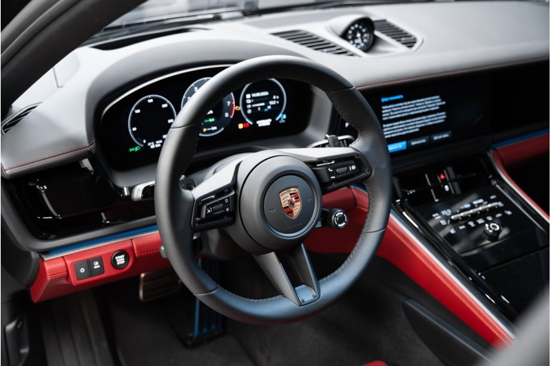 Porsche Panamera 4 972 — 2025