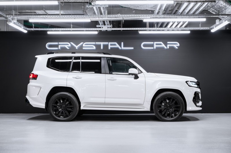 Toyota Land Cruiser 300 — 2024