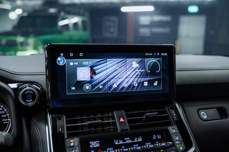 Toyota Land Cruiser 300 — 2024