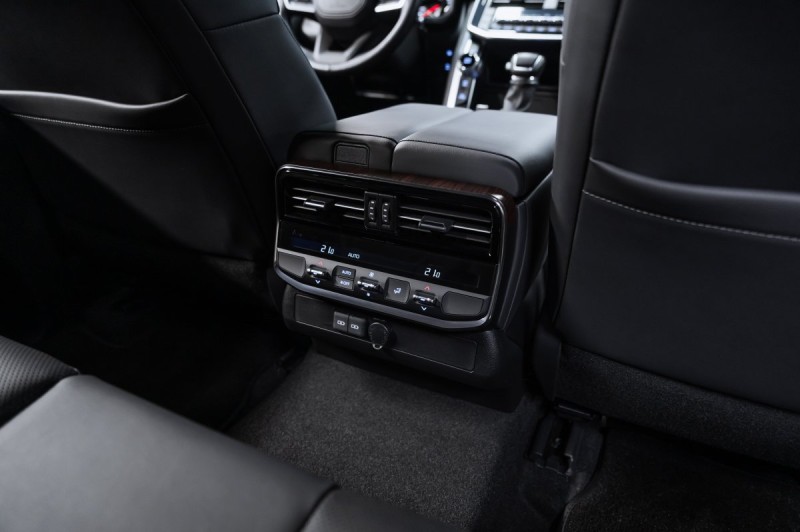 Toyota Land Cruiser 300 — 2024