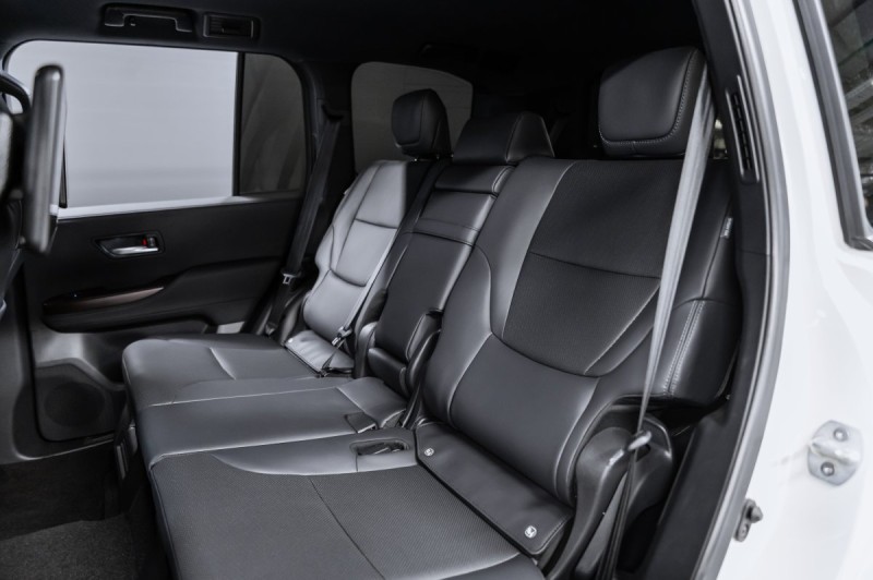 Toyota Land Cruiser 300 — 2024