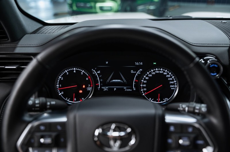 Toyota Land Cruiser 300 — 2024