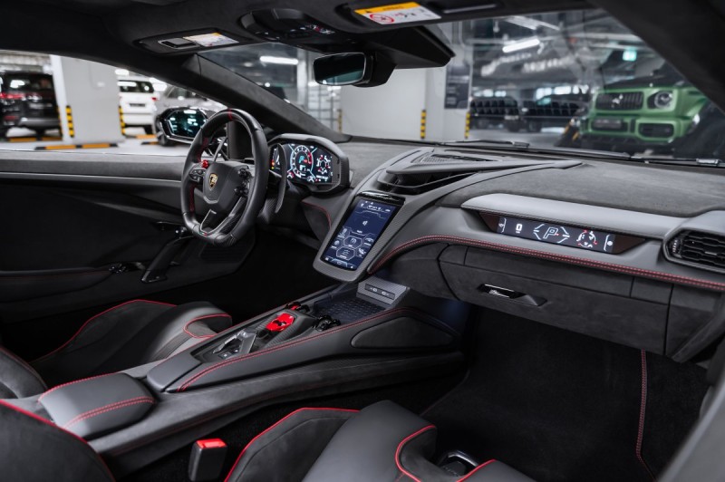 Lamborghini Revuelto I — 2025