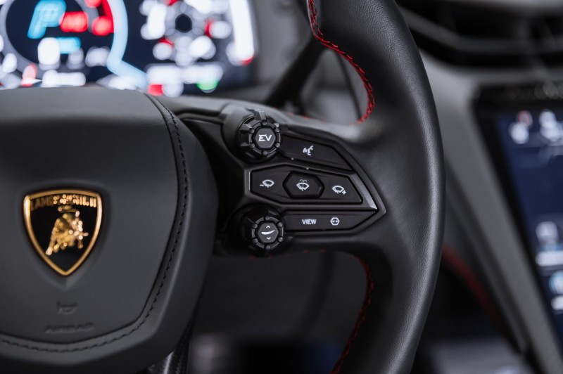 Lamborghini Revuelto I — 2025
