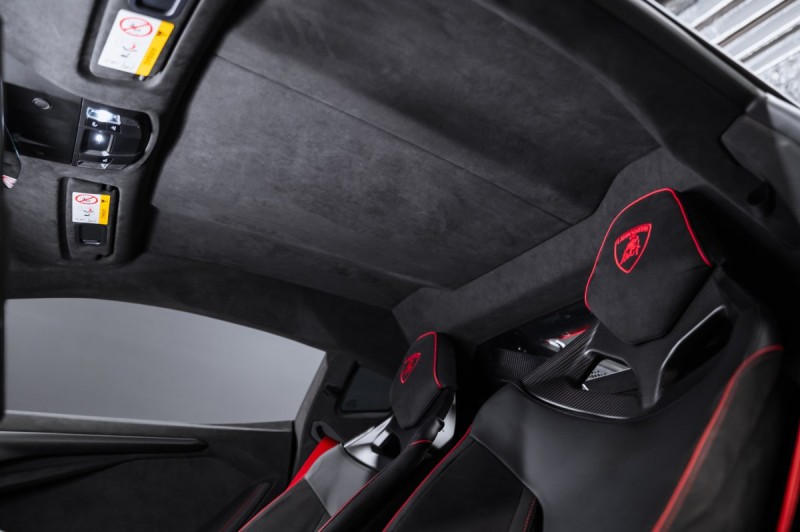 Lamborghini Revuelto I — 2025