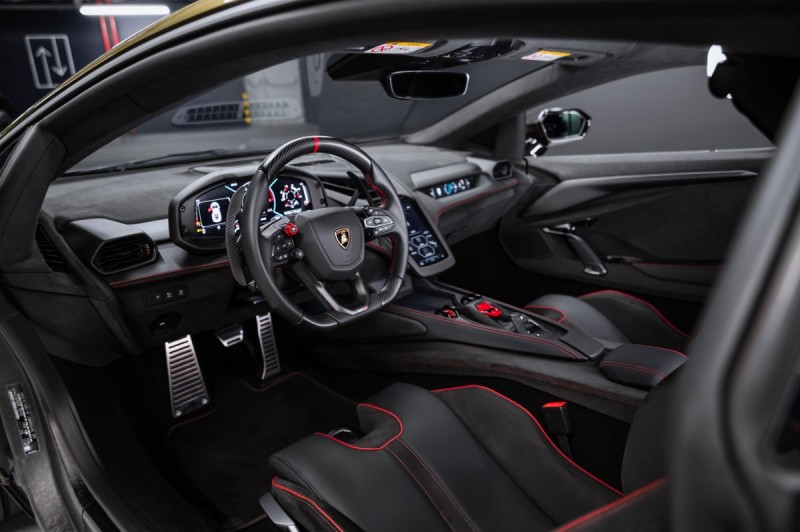 Lamborghini Revuelto I — 2025