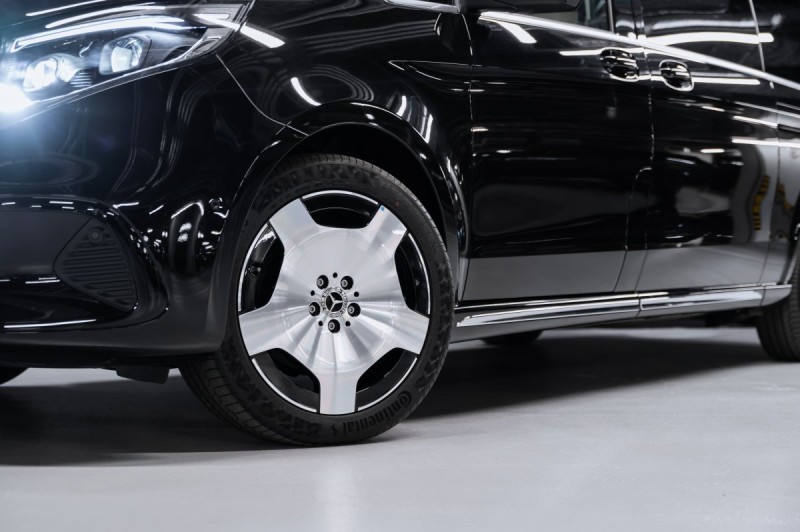 Mercedes-Benz V-класс 300dL - 2026