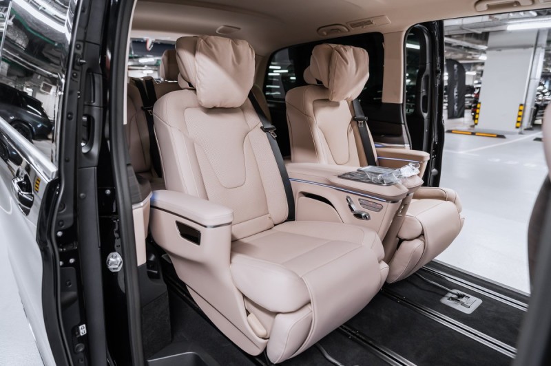 Mercedes-Benz V-класс 300dL - 2026
