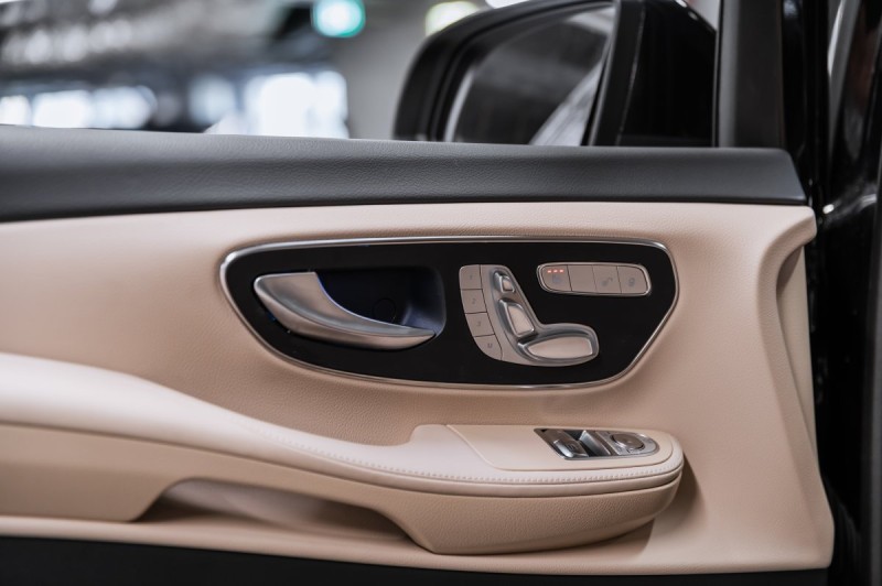 Mercedes-Benz V-класс 300dL - 2026