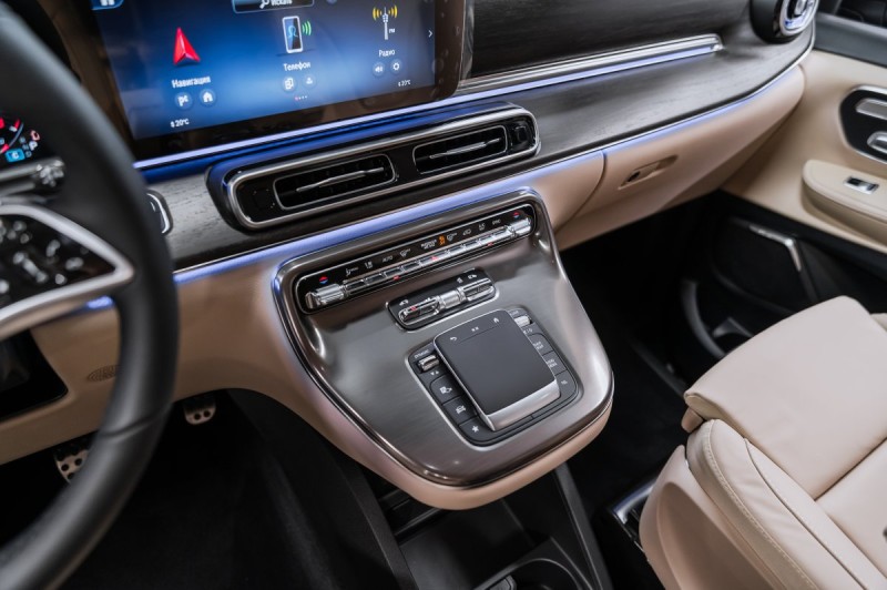 Mercedes-Benz V-класс 300dL - 2026
