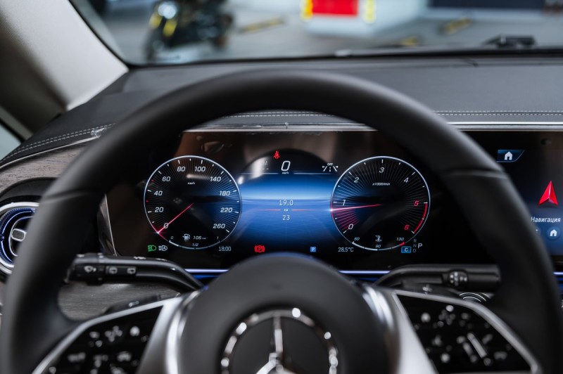 Mercedes-Benz V-класс 300dL - 2026
