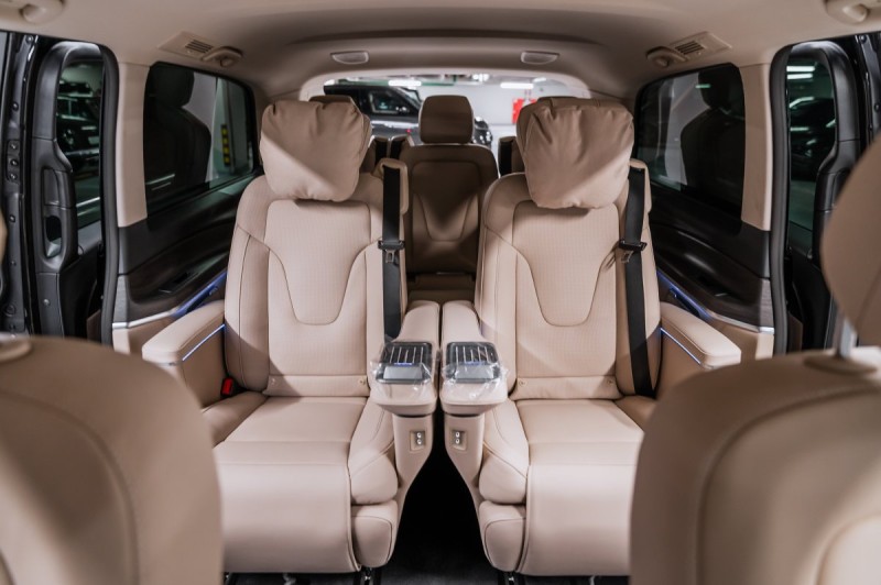 Mercedes-Benz V-класс 300dL - 2026
