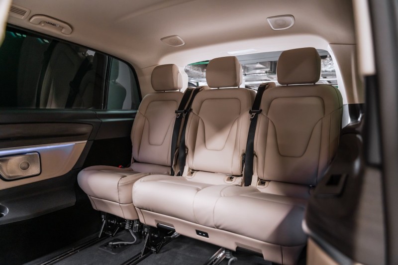 Mercedes-Benz V-класс 300dL - 2026