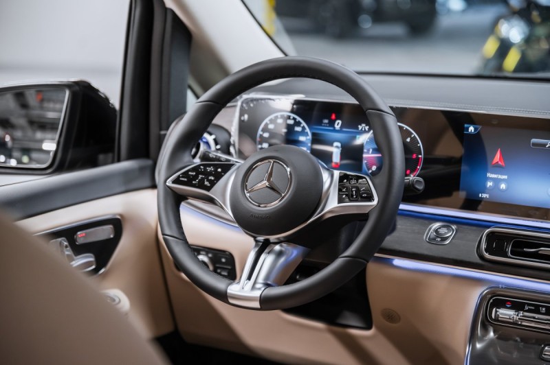 Mercedes-Benz V-класс 300dL - 2026