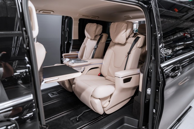 Mercedes-Benz V-класс 300dL - 2026