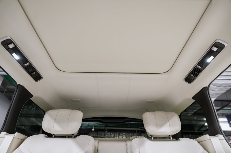 Land Rover Range Rover V — 2026