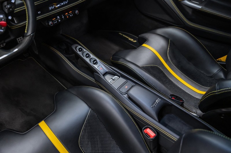 Ferrari F8 Individual 2021