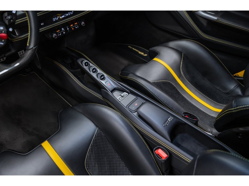 Ferrari F8 Individual 2021