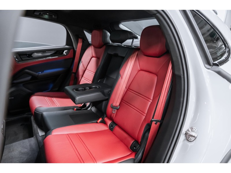 Porsche Cayenne GTS Coupé 2025